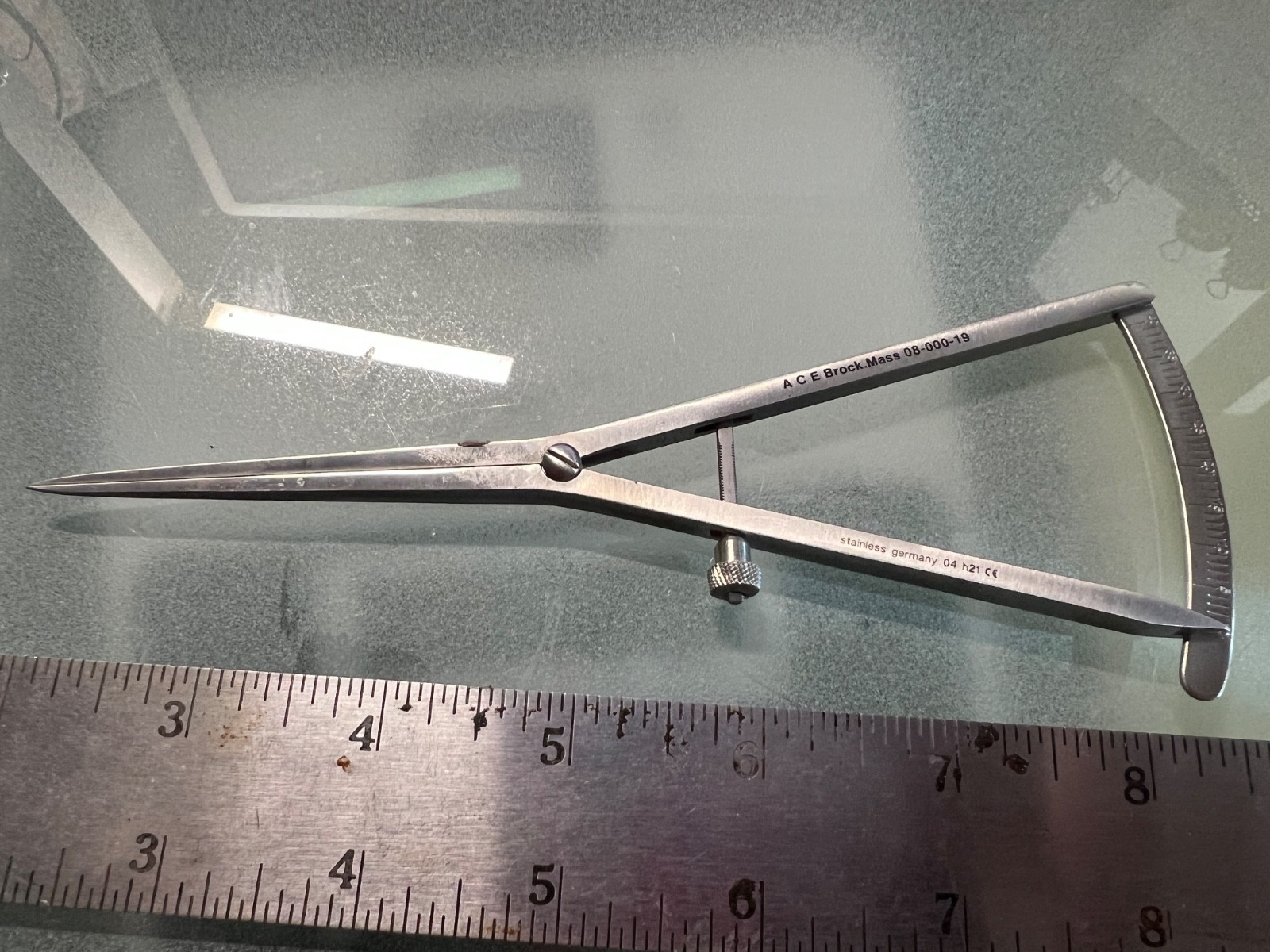 E2776 Ace 08-000-19 Castroviejo Long Beak Straight Caliper (0-40mm) 6.5″ Long