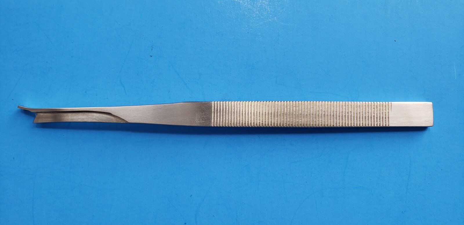 1 Pcs Silver Osteotome Curved 7″ LEFT, W-S / Guard. Ref: TR-21-229