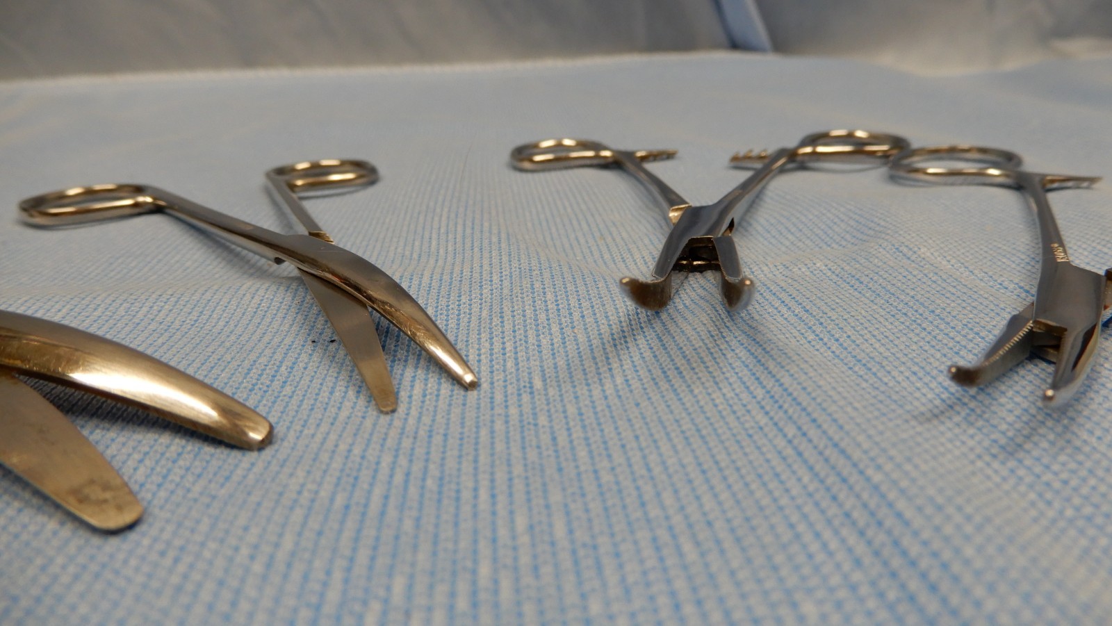 2-Curved Forcepts, 2-Curved Sissors Surgical Stainless Steel