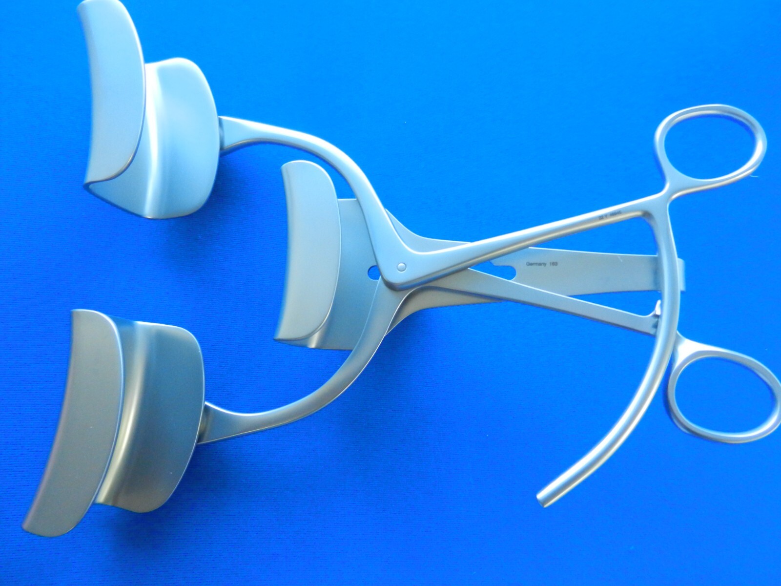 F31 Codman Symmetry Collin Abdominal Retractor 62 x 38 mm blades 24-5030