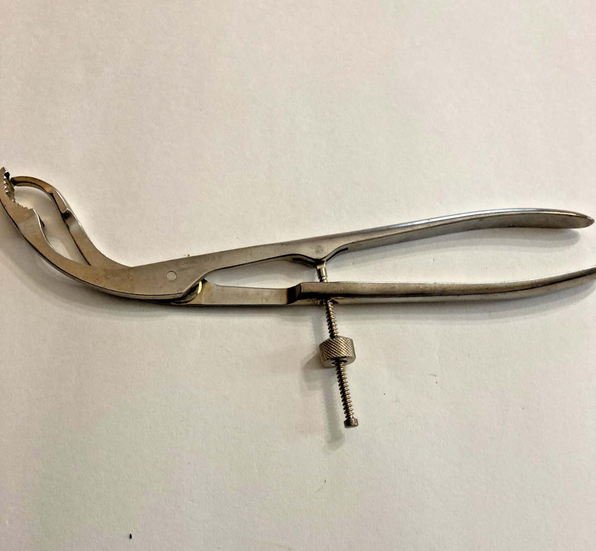 Self-Centering Bone Forceps 23mm Serrated Jaw Lock Orthopedic Instrument