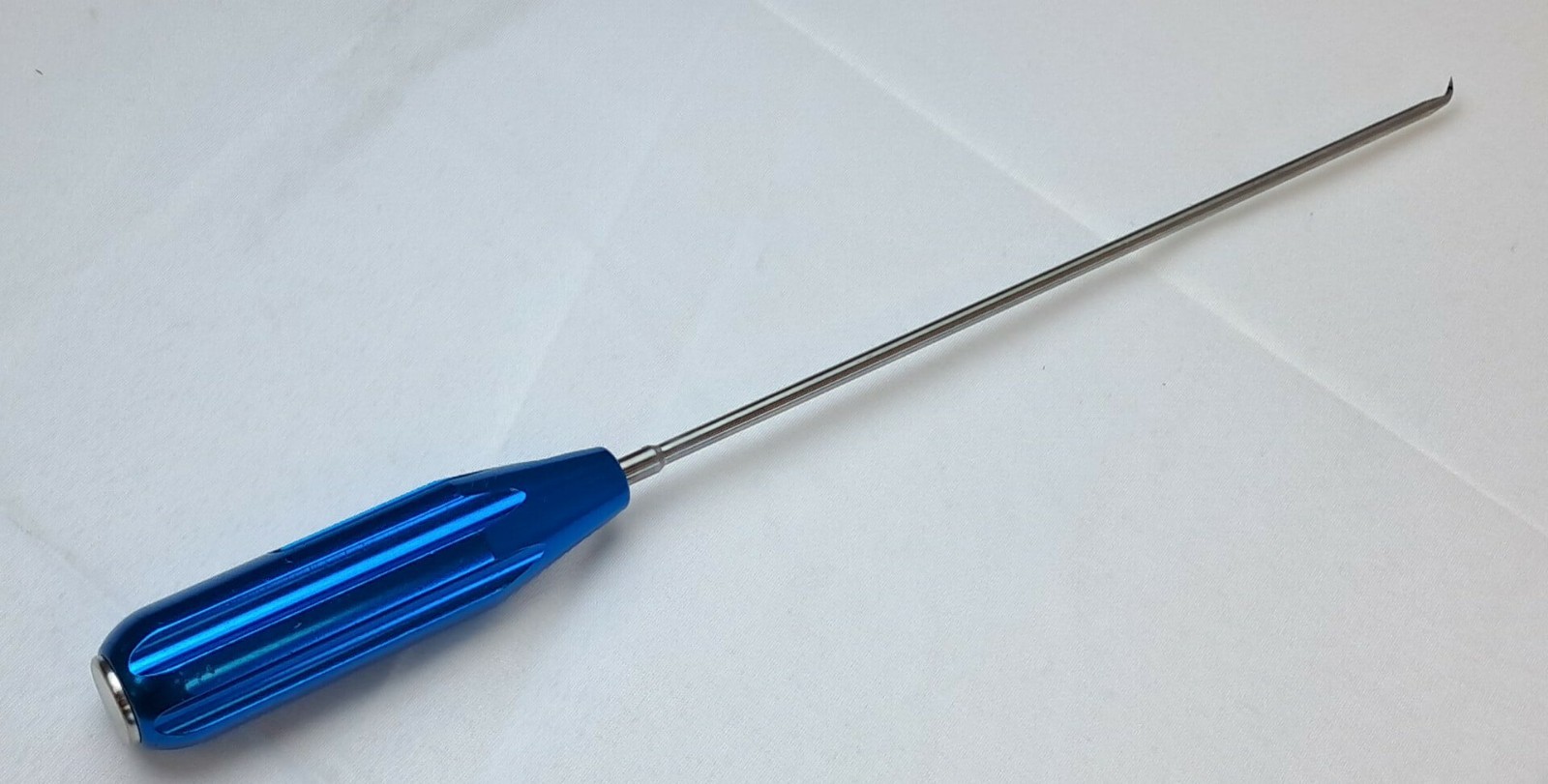 Conmed HPS-60MF is a 60° Microfracture Awl