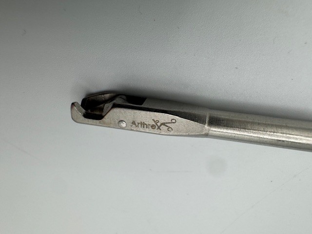 Arthrex Cutter Open Ended, Left Notch, Wishbone Handle AR-16794LW