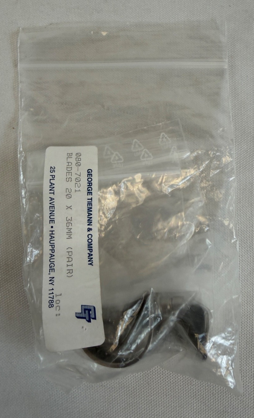 Pair of Tiemann 80-7021 Kolbel Retractor Blades 20mm x 36mm Orthopedics