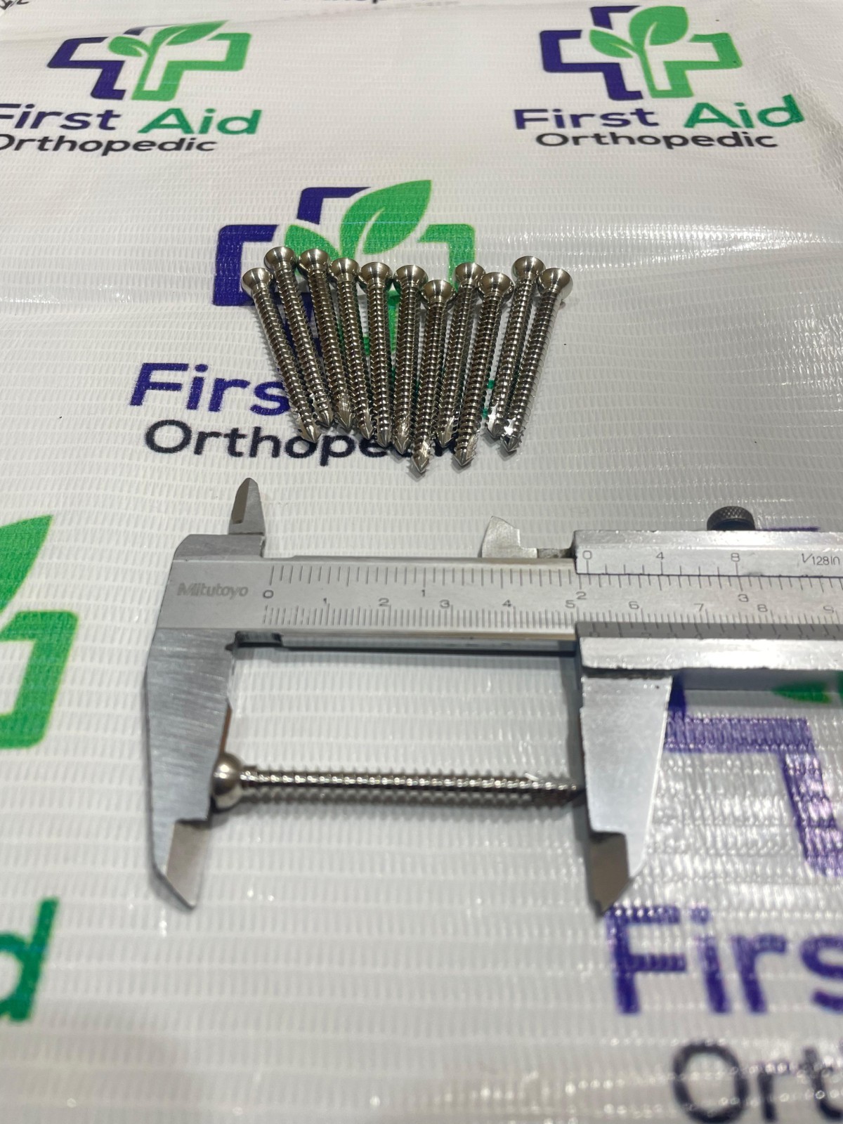 Corticals screws 2.7mm Ø Self Tapping Different Length 140 Pcs Set Orthopedics