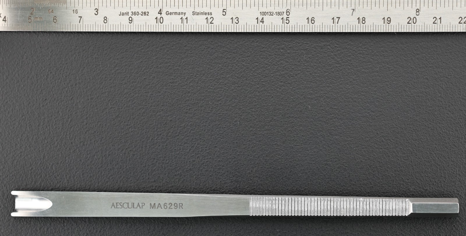 AESCULAP MA629R Parkes Hump Gouge, 6mm Wide Blade, Double Guard, Straight, 7″