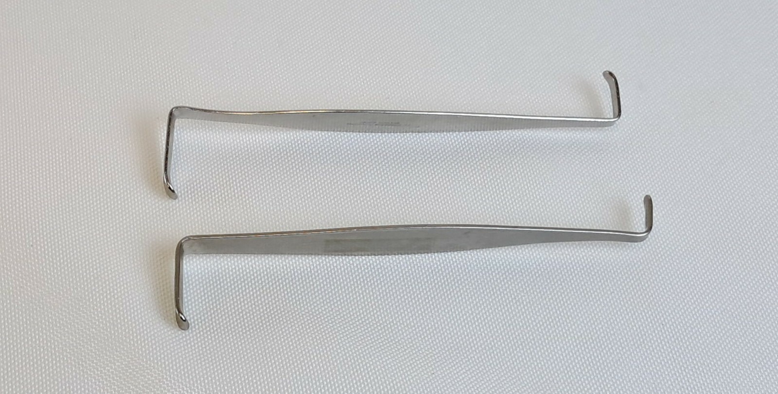 Lot Of 2, 4-1/4in Double Ended Crile Retractor Set