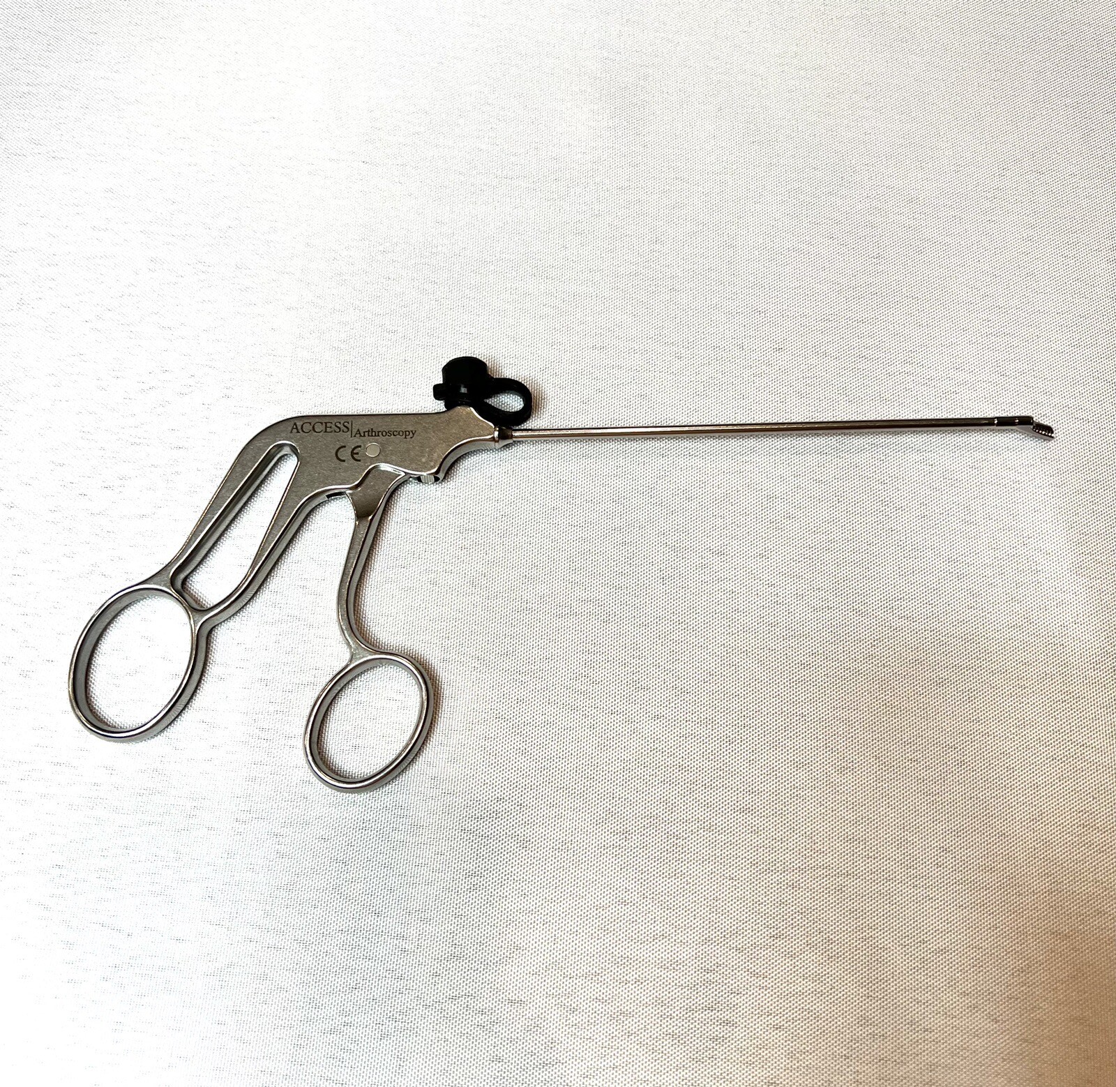 Symmetry Codman 1010208 Scissors 20° Tip Short Serrated Left Loop ARTHROSCOPY