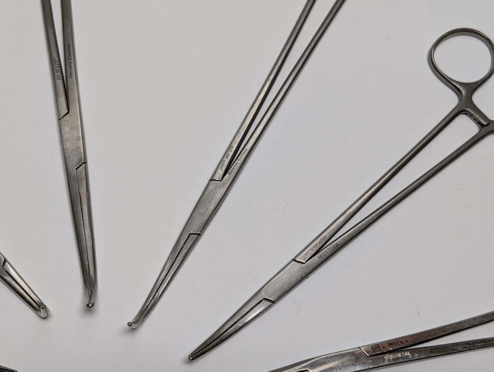8 pcs. Surgical Instruments JARIT 140-332 V. MUELLER MO1700A CODMAN 30-1011 USED