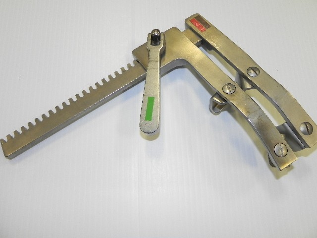 Sternum Retractor