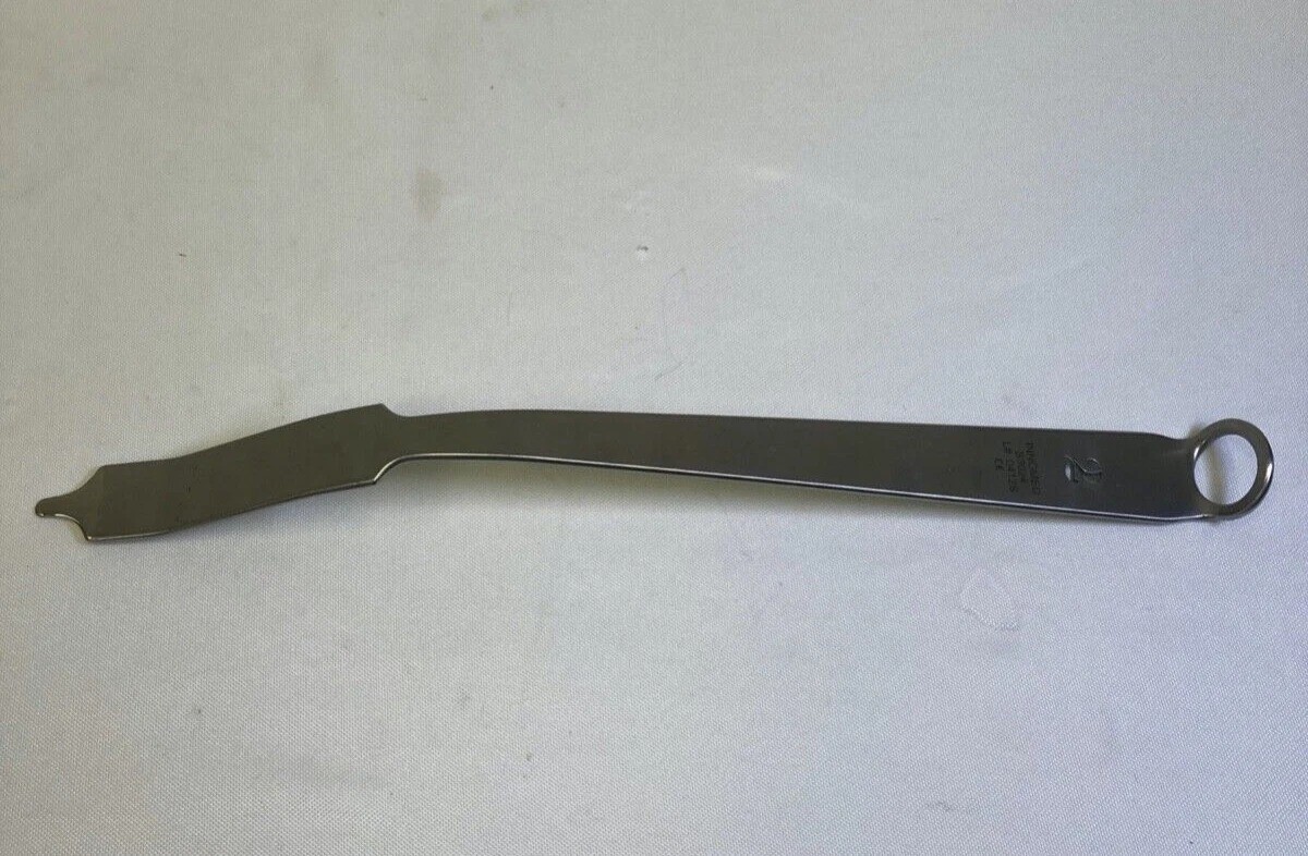 Innomed S3024 Minimally Invasive Hip Retractor Blunt Tip 25mm Blade Width 14.5″L