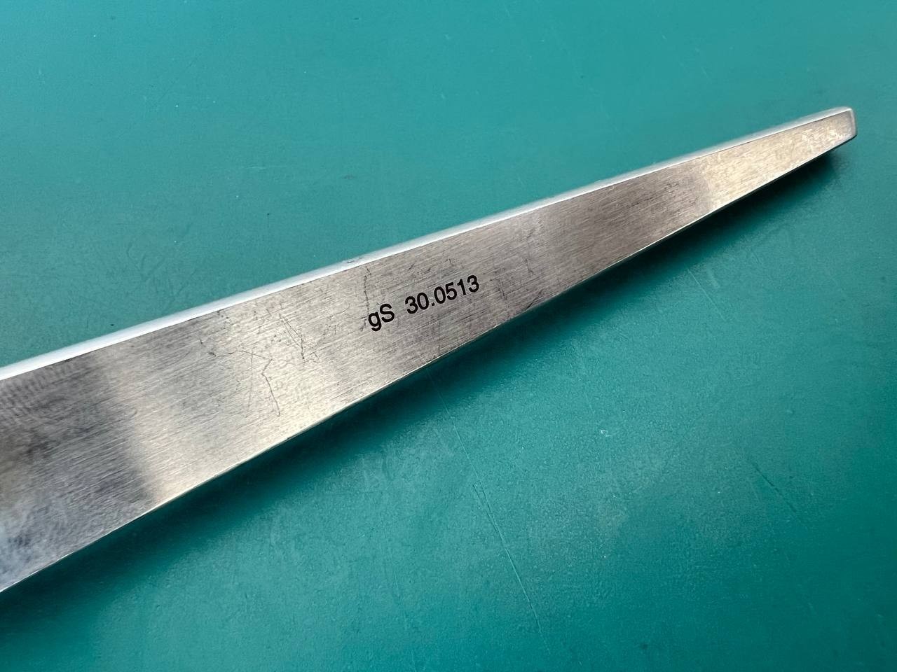gs 30.0513 Rosetta Knife 9 1/2″, 3mm serrated, 30 degree left angle, triangular