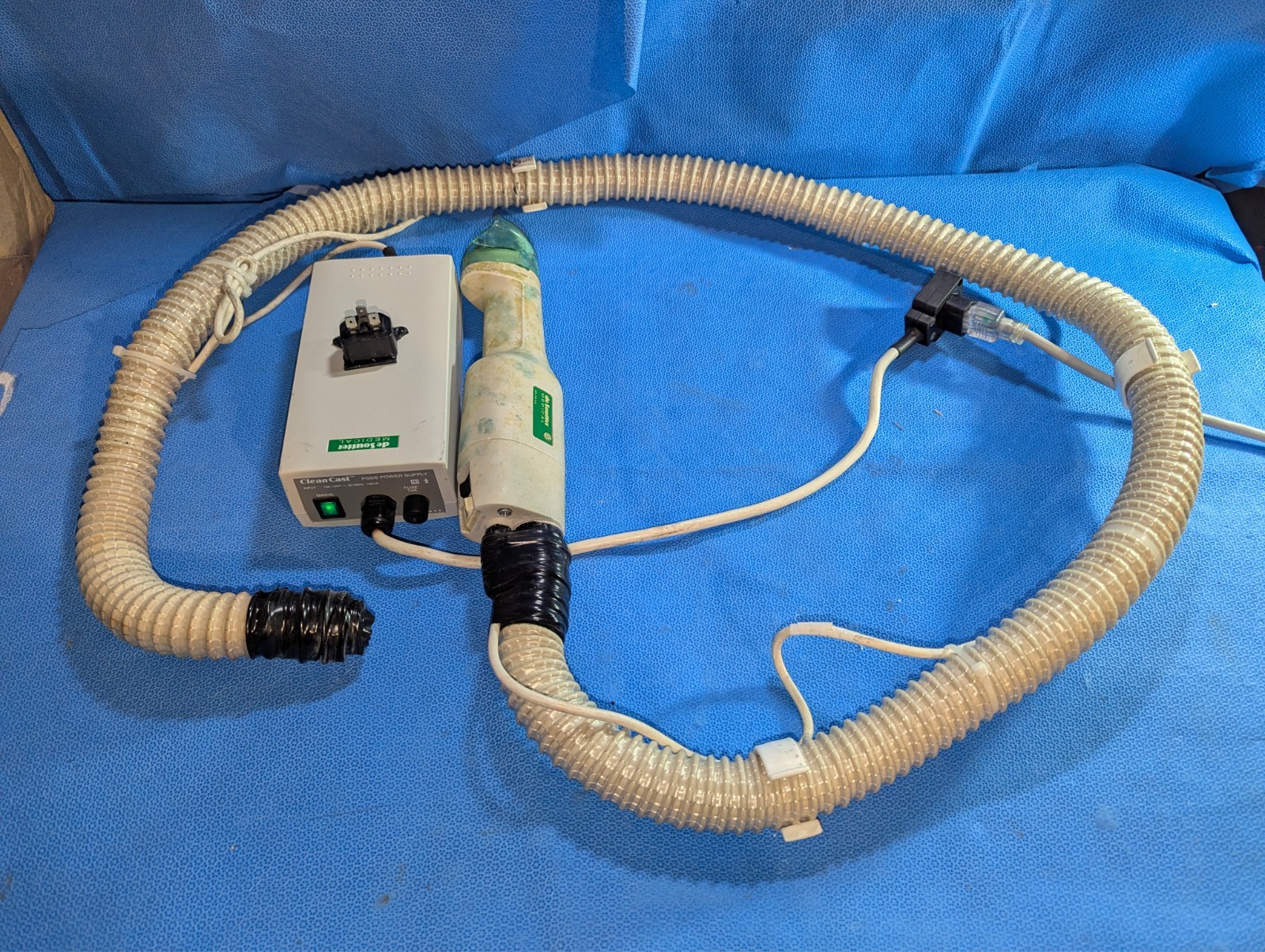DeSoutter CC5 CleanCast Cutter with S5/S6 Power Supply & Vacuum Hose (WORKING)
