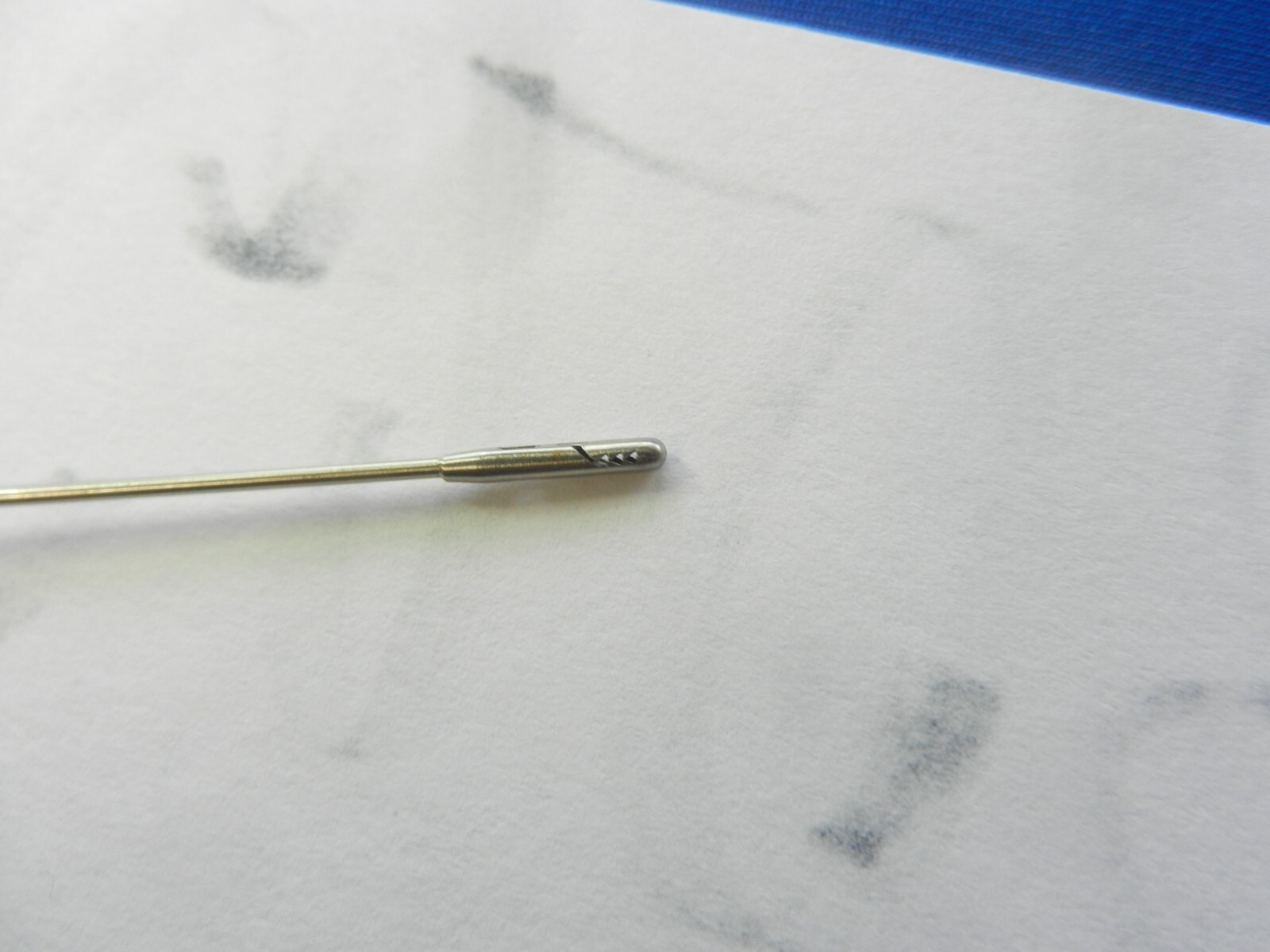 G208 Stryker 502-770-100 Semi Rigid Flexible Grasper 7fr