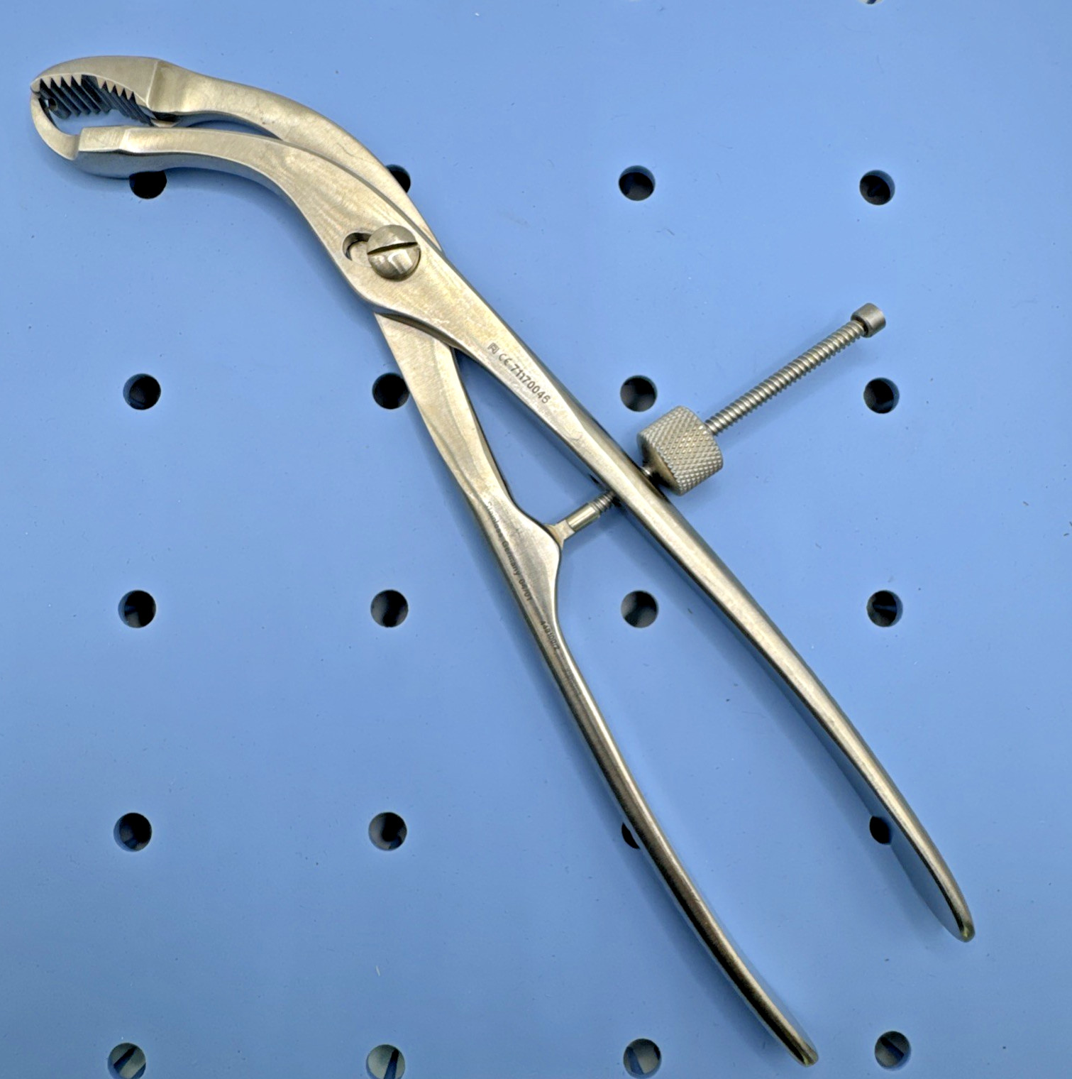 Richards 71170046 Smith & Nephew Surgical Self-Centering Holding Forceps, 240mm