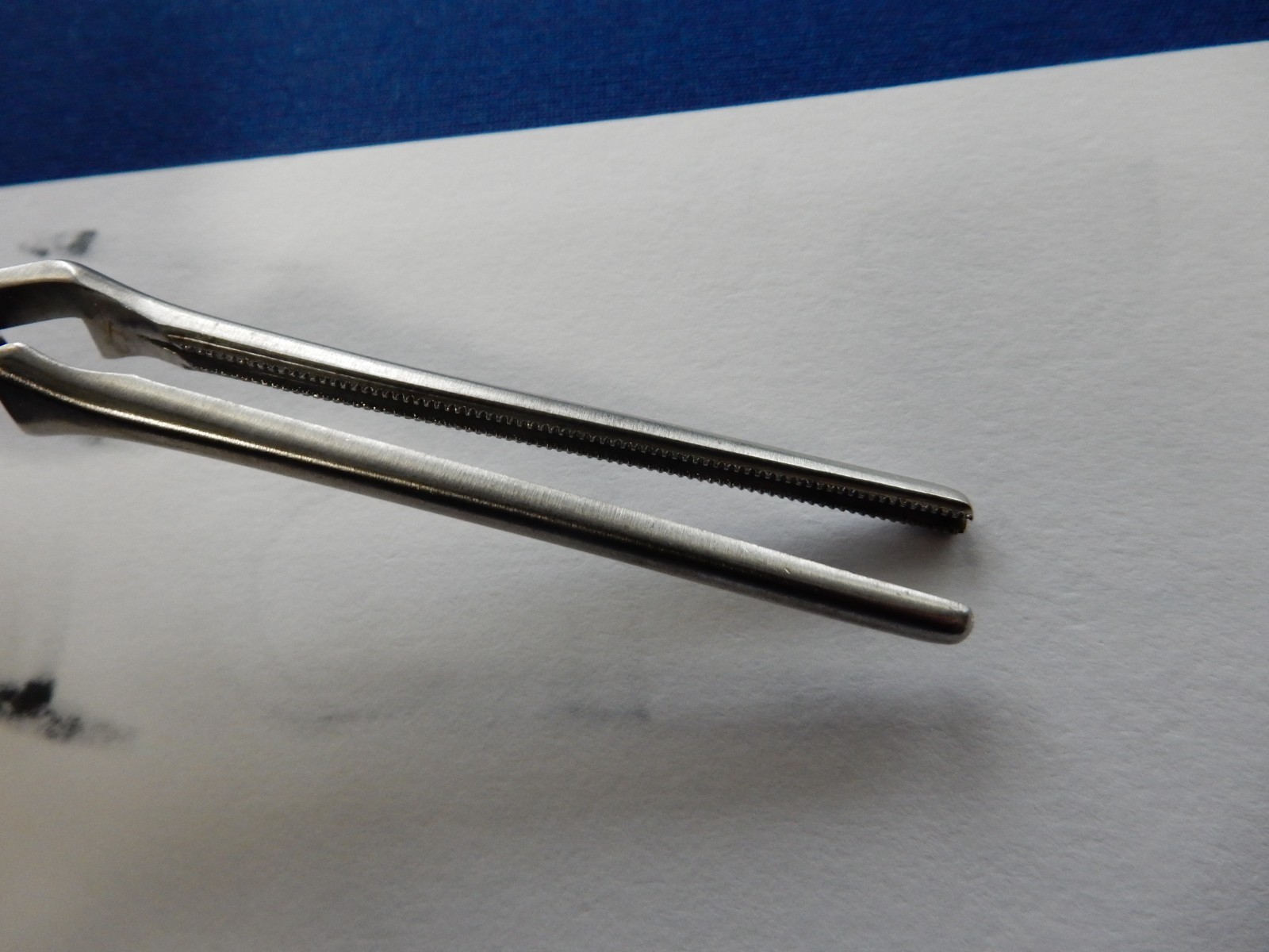 Codman 37-1061 Straight Long Gregory Bulldog Clamp 10.2cm Overall Length