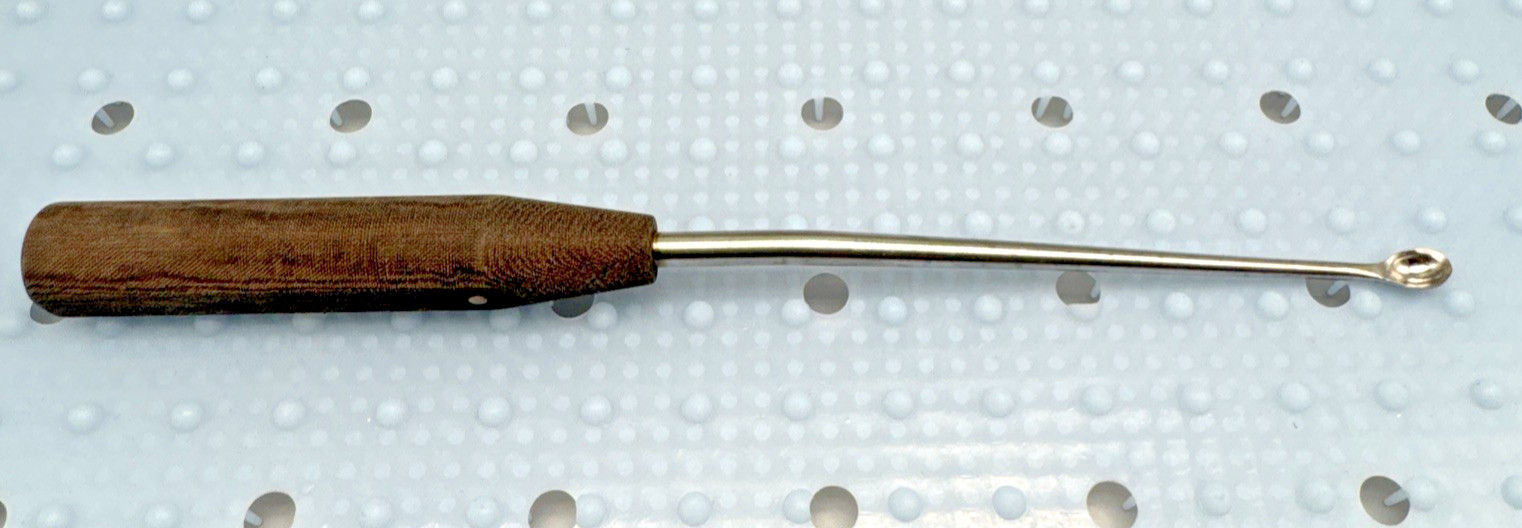 Protek 75.09.32 Closed End Angled Curette 1/4″ x 11″