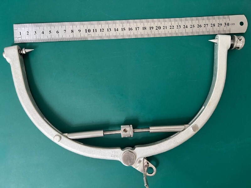 Skull Traction Tongs for Vertebrae Treatment, LARGE
