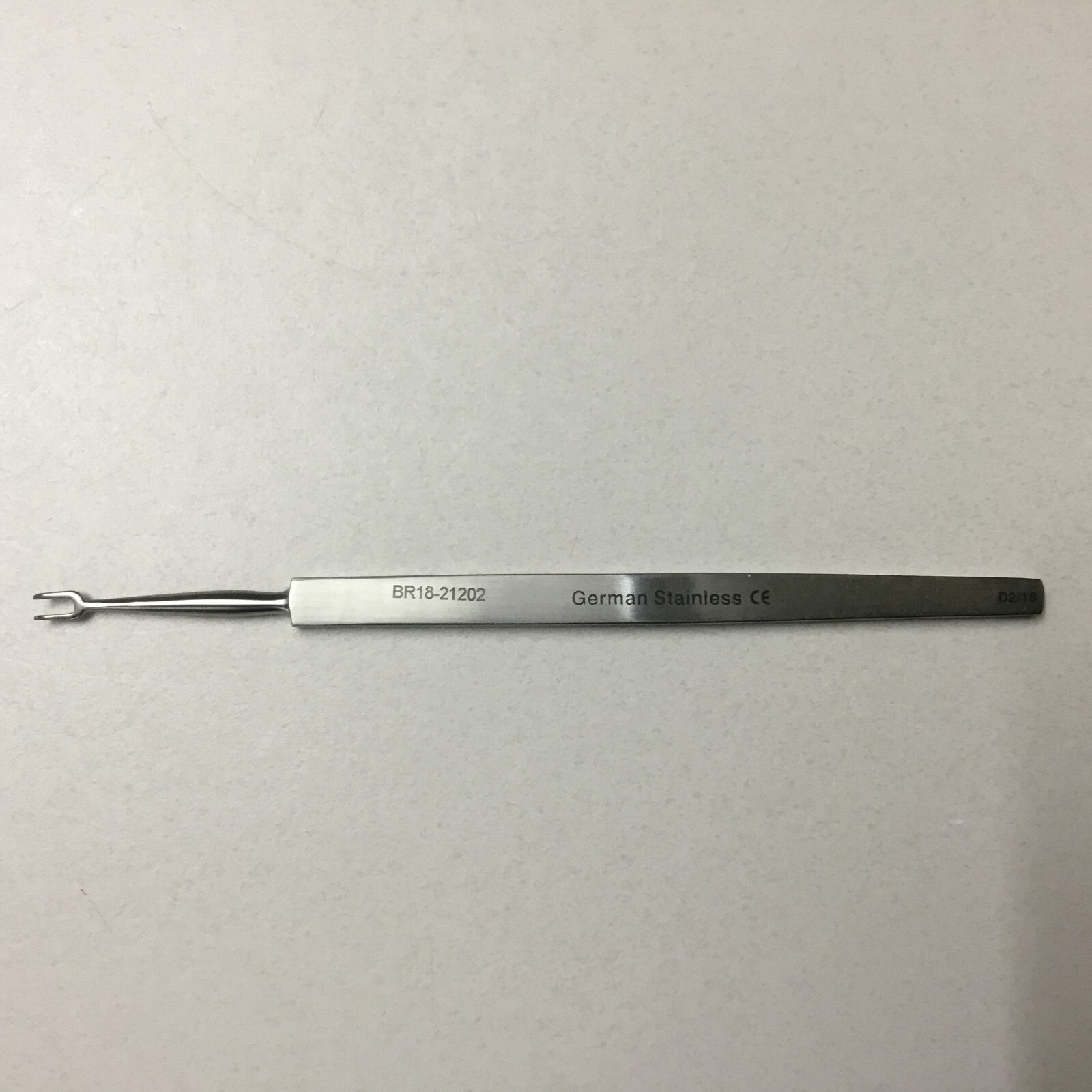 BR Surgical BR18-21202 Guthrie Double Hook, medium, 2mm, 4 3/4 in