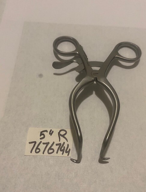 GELPI RETRACTOR OFF SET RIGHT ARM 5″ Arm Length 1-1/4″x7/8″ 90 Degree Angled