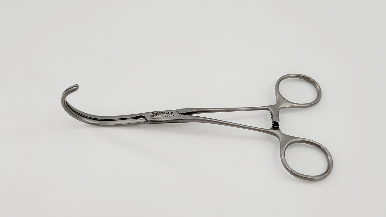 Aesculap FB558R De Bakey Atraumatic Vascular Clamp 170mm 6-3/4″