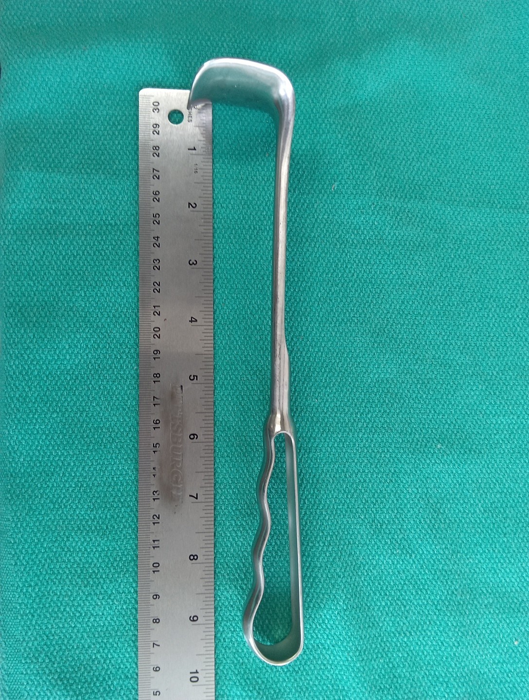 Integra Jarit 202-157, Richardson Retractor, Loop Handle, 1½ X 1⅝, 9⅜”,