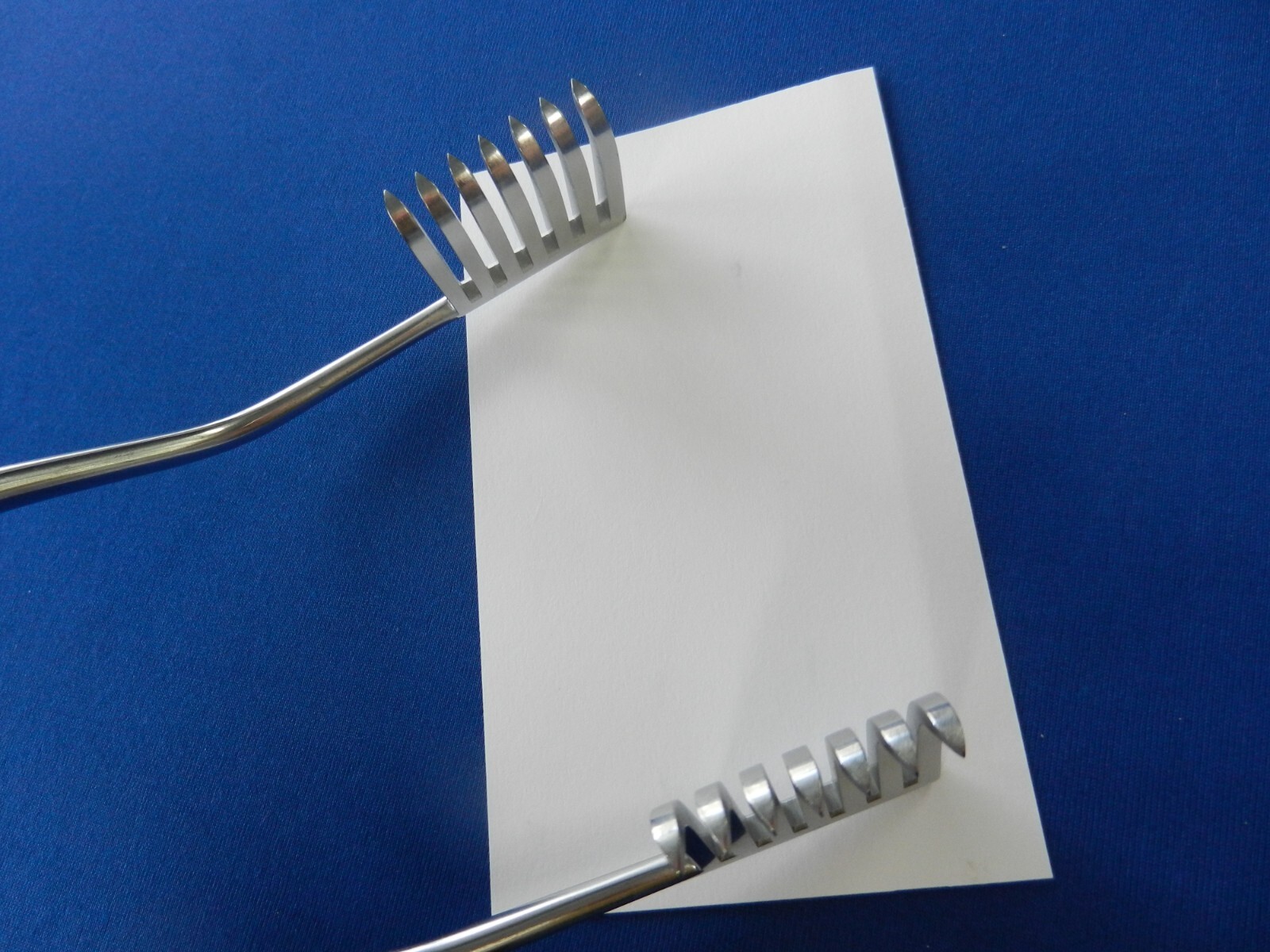 E4497 Codman 50-1363 Miskimon 7×7 Sharp Prong Retractor