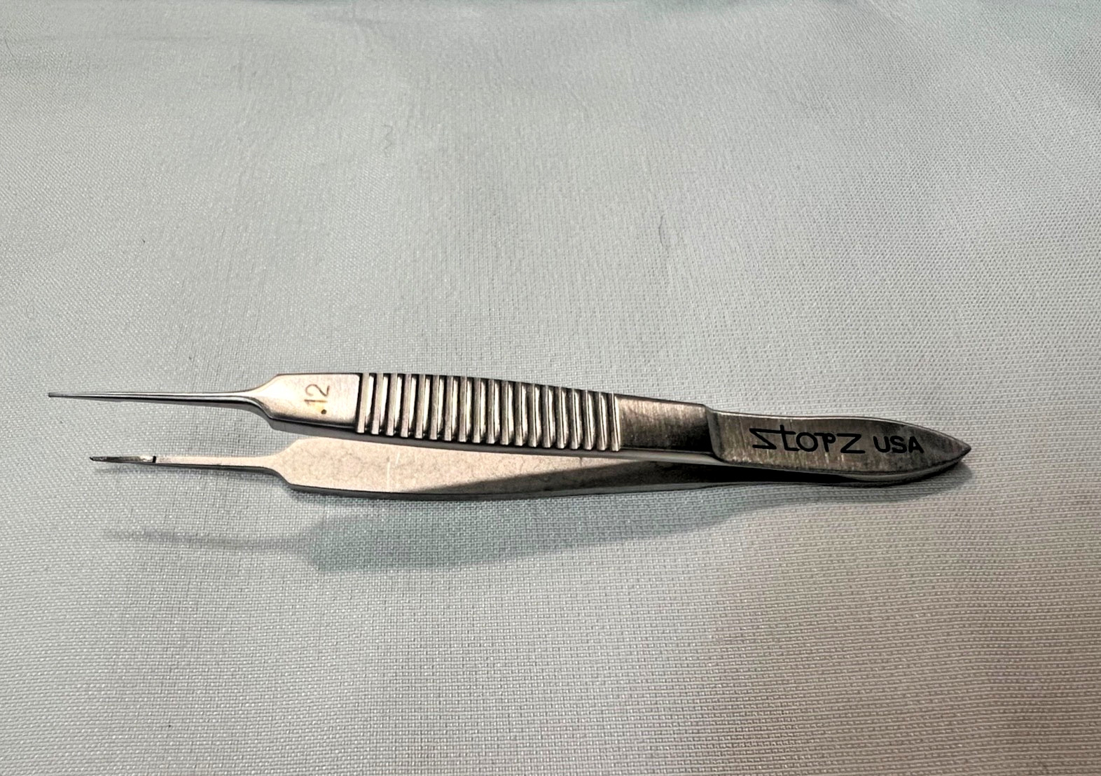 Storz E1813 SUS McPherson Straight Suturing-Corneal Forceps 1×2 Teeth 3.4″ L