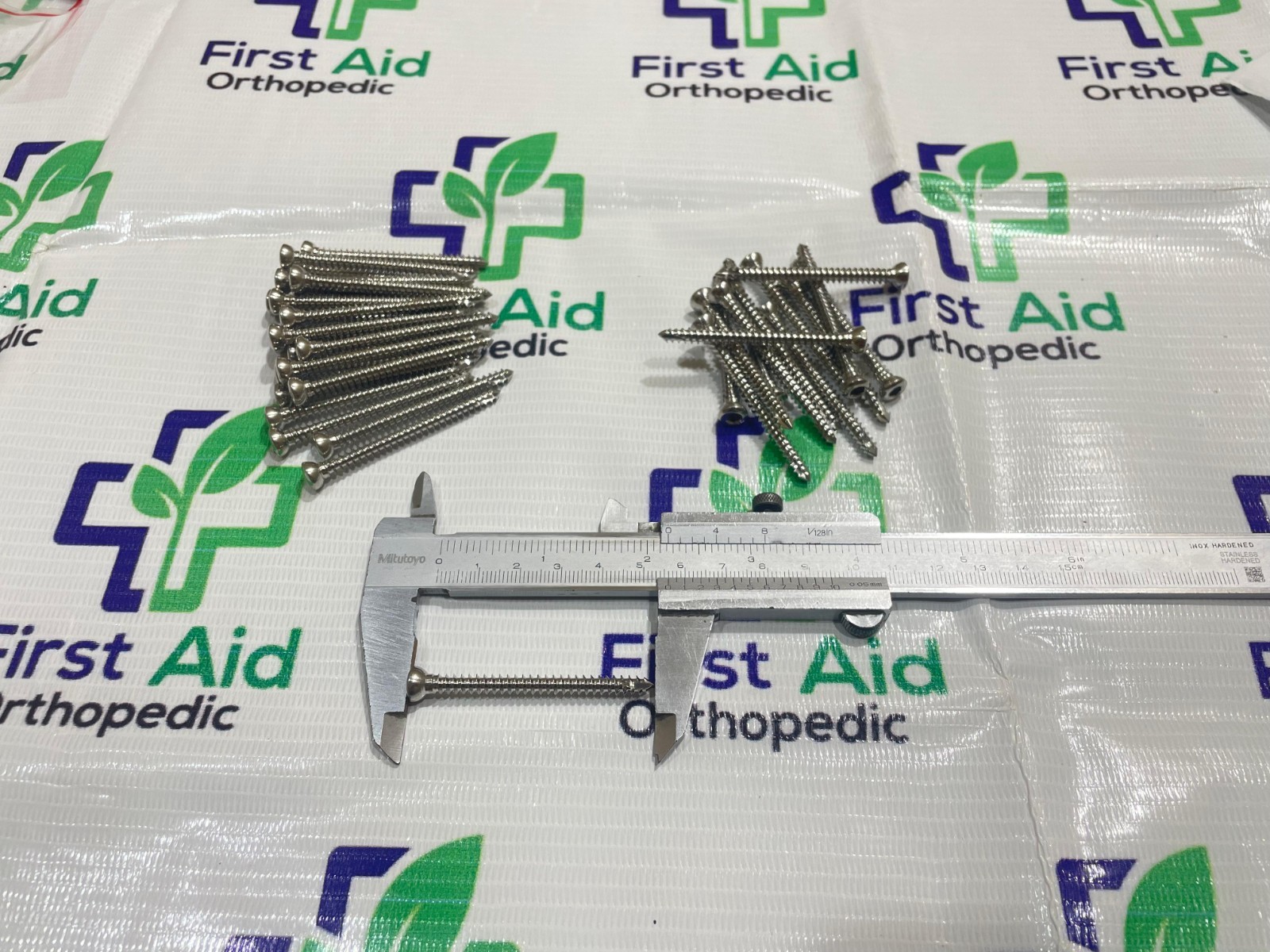 Corticals screws 2.7mm Ø Self Tapping Different Length 140 Pcs Set Orthopedics