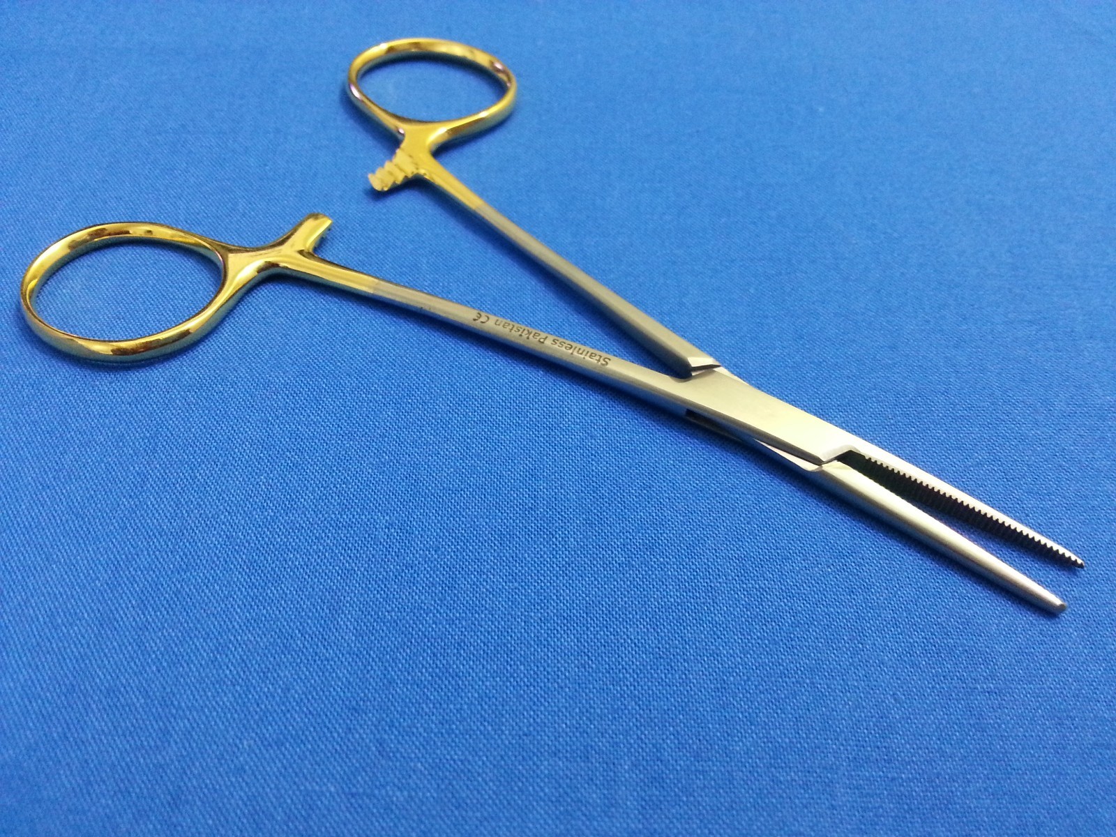 GOLD HANDLE AUTOCLAVABLE O.R GRADE MOSQUITO HEMOSTAT FORCEPS 5″ STRAIGHT