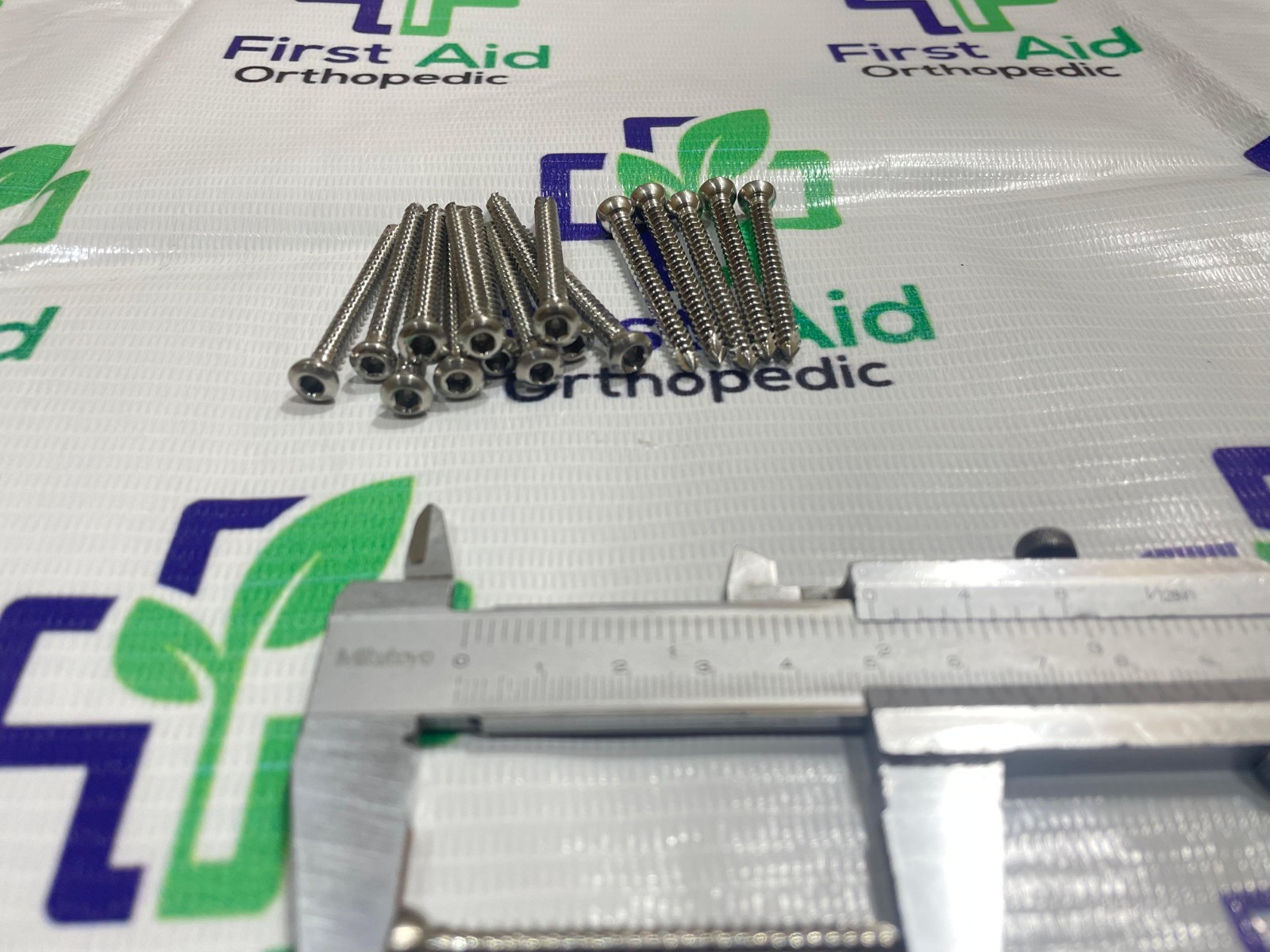 Corticals screws 2.7mm Ø Self Tapping Different Length 140 Pcs Set Orthopedics