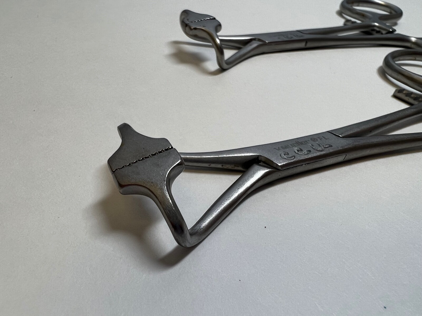 Lot Of 2 V. Mueller SU2936 Towel Clamp 5-1/4″ Non-Perforating Jaws