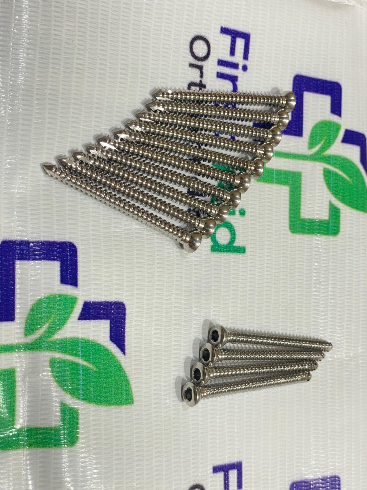 Corticals screws 2.7mm Ø Self Tapping Different Length 140 Pcs Set Orthopedics