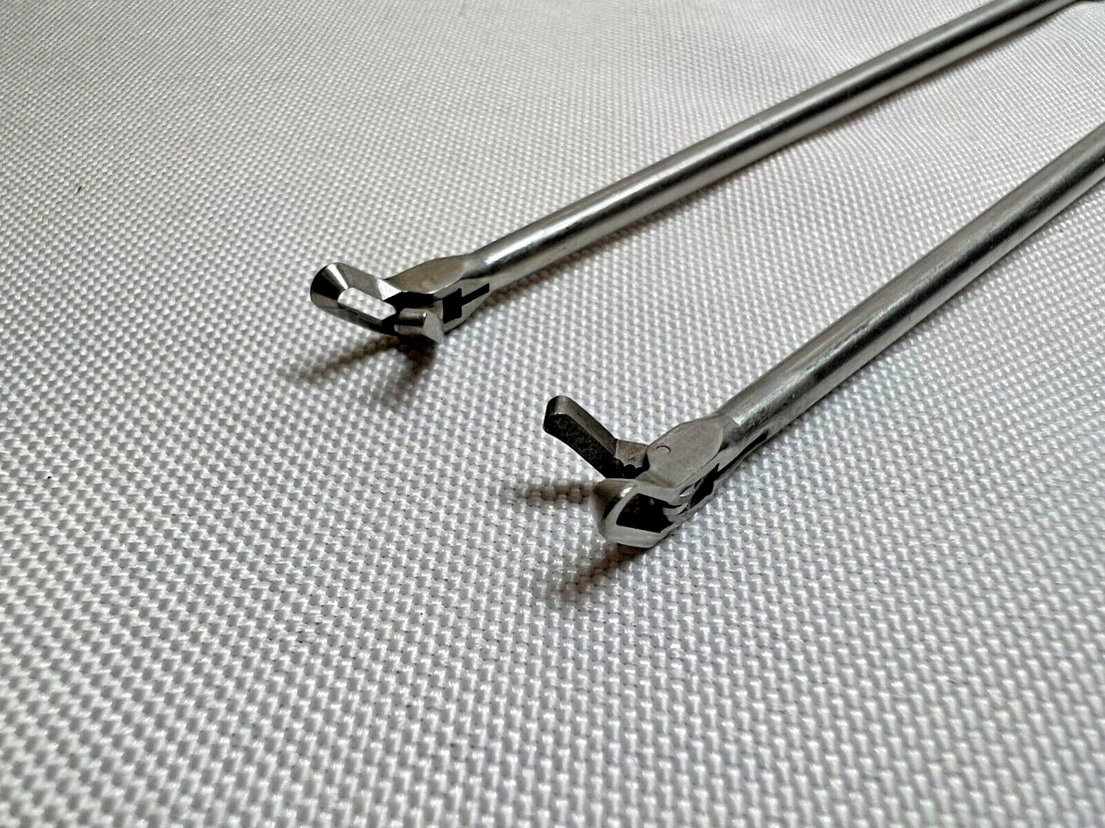 Set Of 2 Arthrotek 902273 Left & 902373 Right 3.4mm Angulated 45° Curved Punches