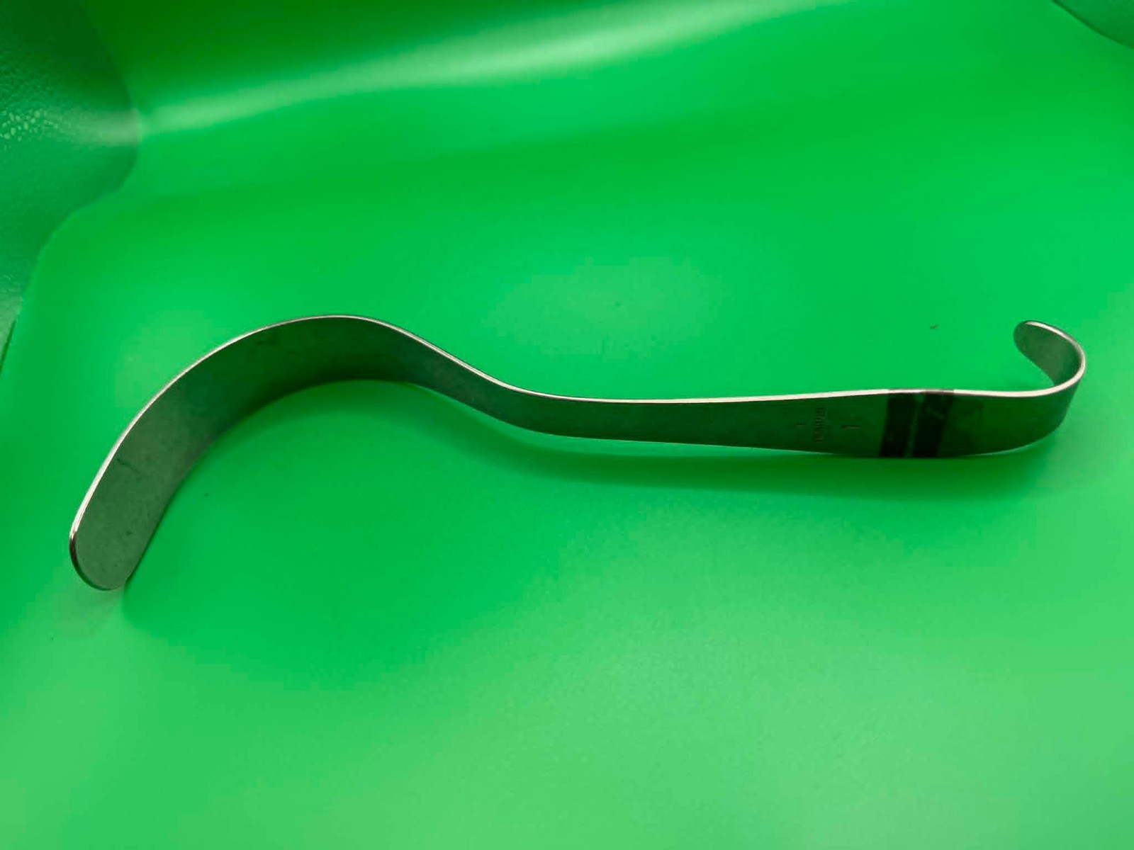 surgical-grade stainless steel Deaver retractor