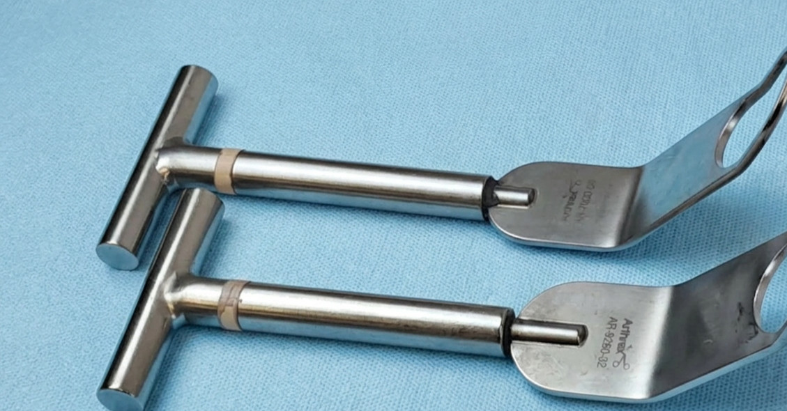 Pair of Arthrex Fukuda Retractors AR-7000-08 (Small) & AR-9260-32 (Large/Wide)