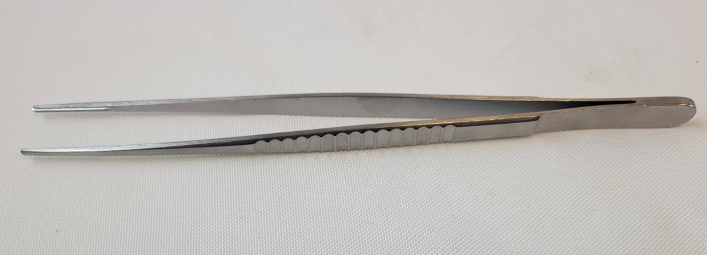 V. Mueller CH5902 DeBakey Vascular Tissue Forceps, Straight Serrated Tips 19.7cm