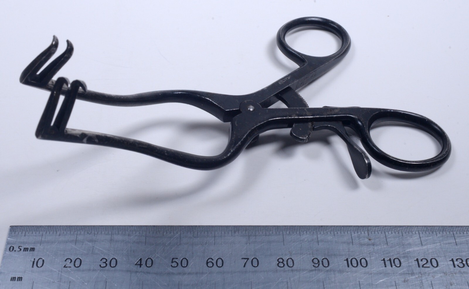 V. Mueller Weitlaner Retractor 5″ Self-Retaining 2×2 Prongs