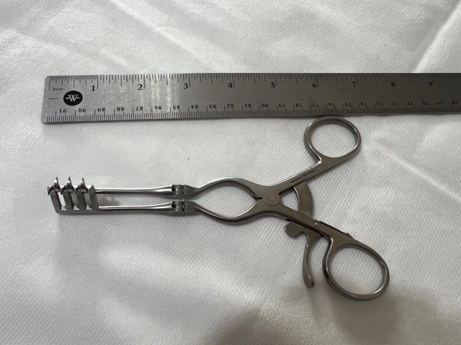 Boss 18-3075 Weitlaner Retractor w/ Hinged Arms 3×4 Sharp Prongs 6-1/2″ Length