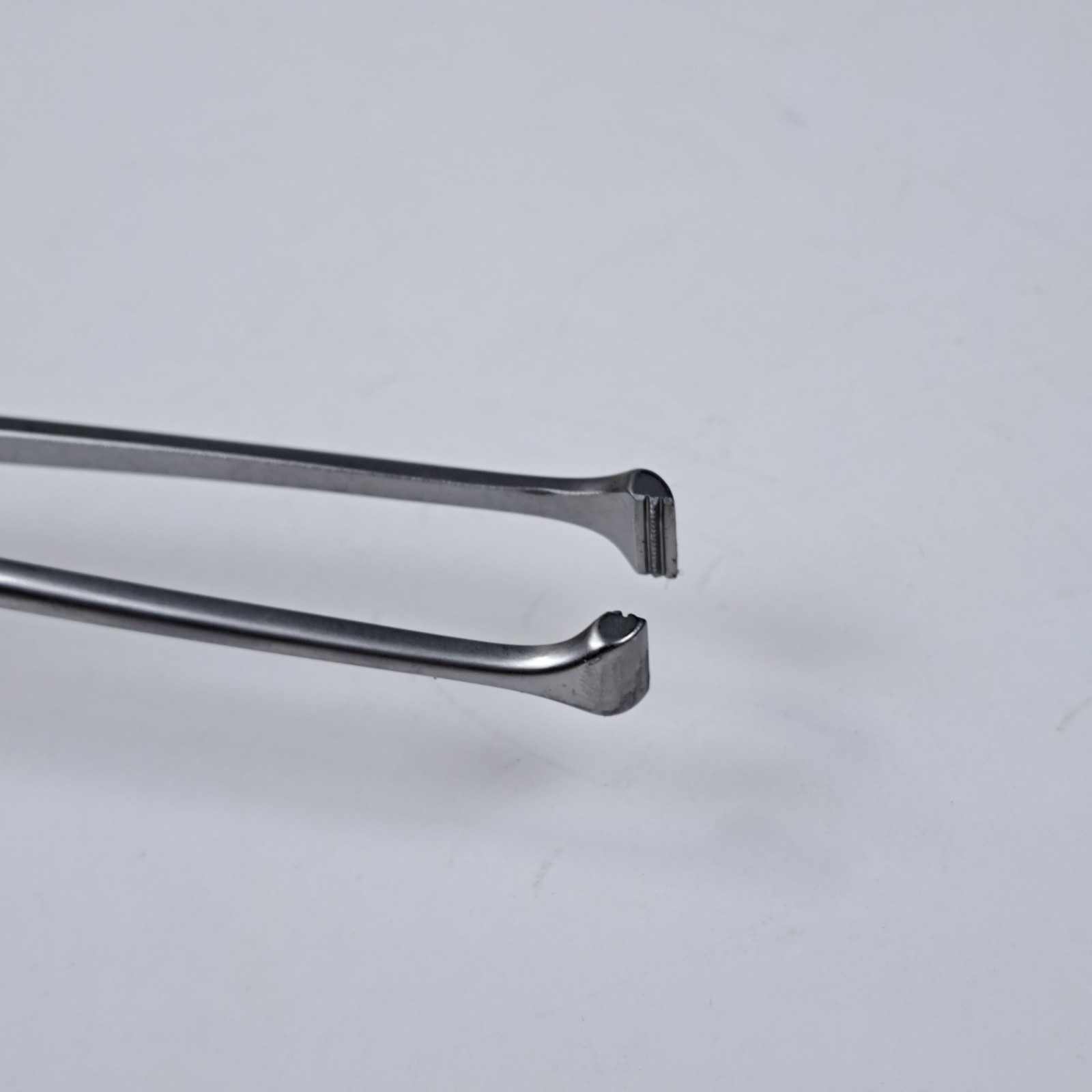 Aesculap EA101R Allis ATR. Grasping Forceps 13.75″ Germany Stainless Steel