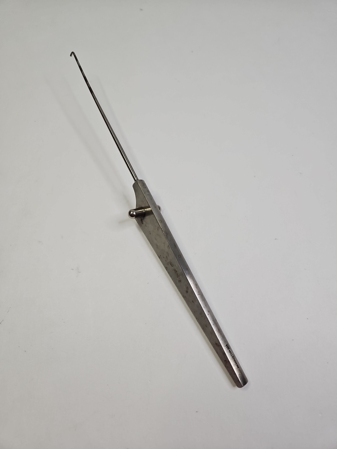 gSource 30.1013 Hook Probe, 3mm Blunt, 5mm lines, 9-1/2″