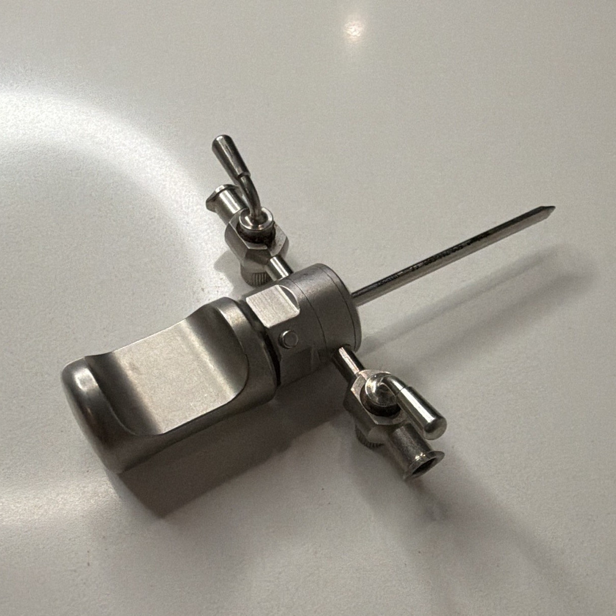 STRYKER 502-711-560 2.8 mm Cannula, 2 Rotating Stopcocks, J-Lock