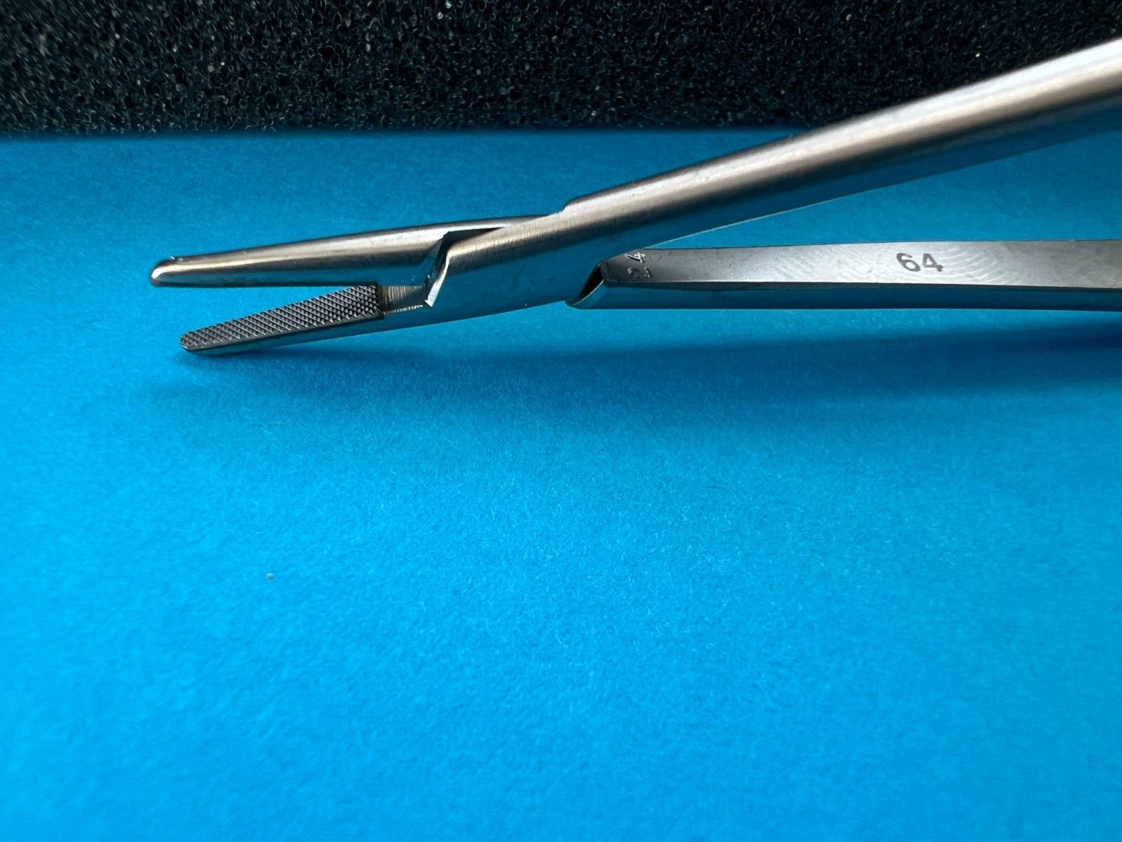 JARIT 121-231 Carb-Bite Castroviejo Needle Holder w/Lock 8-1/2″ (EN-193)