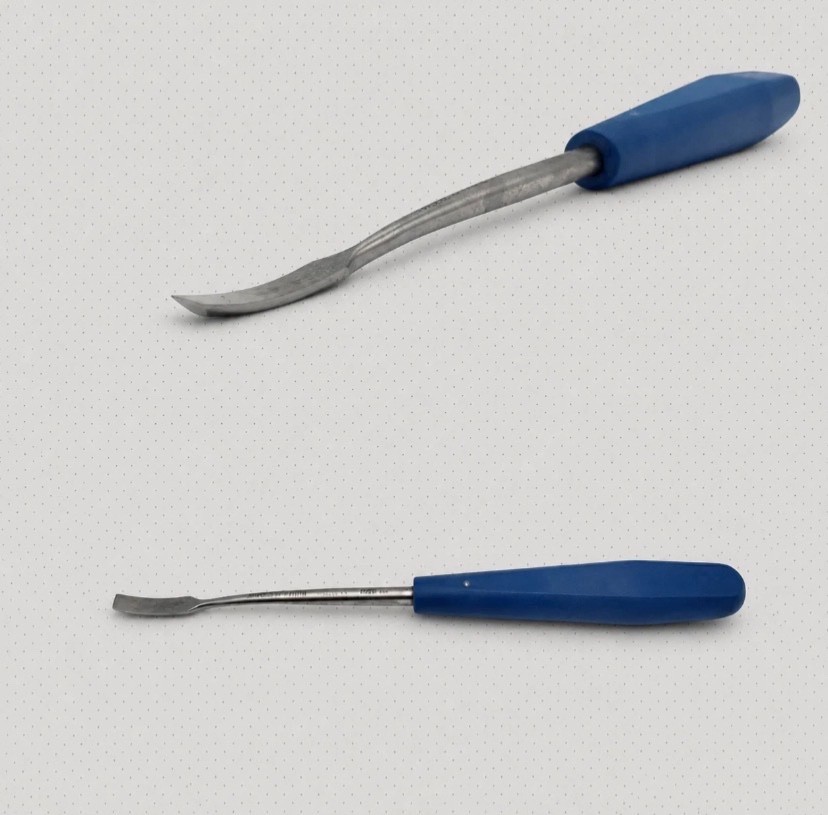 Aesculap FK319R Raspatory w/ Flat Tip & Curved Blade w/ Peek Handle