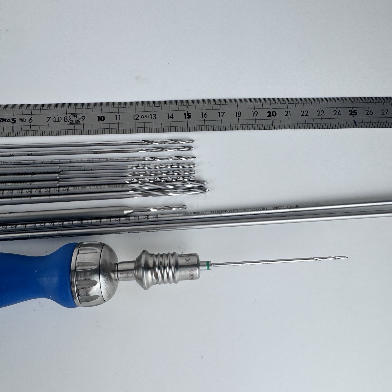 Globus Ratcheting Handle Quick Connect W/ Smith And Nephew Drill Bit Set