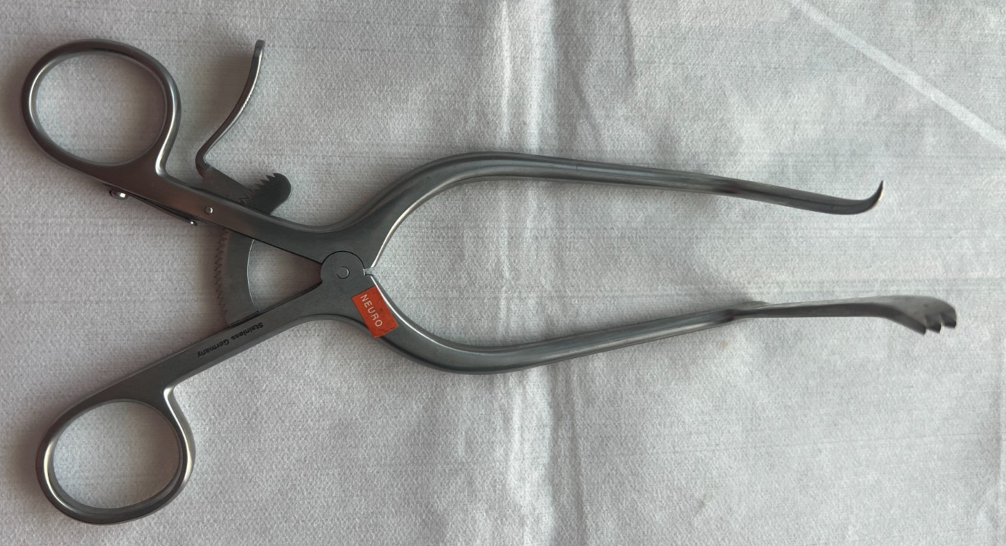 Boss 73-1136 Williams Micro Disc Retractor, self Retractor,7″,70x10mm Right hook