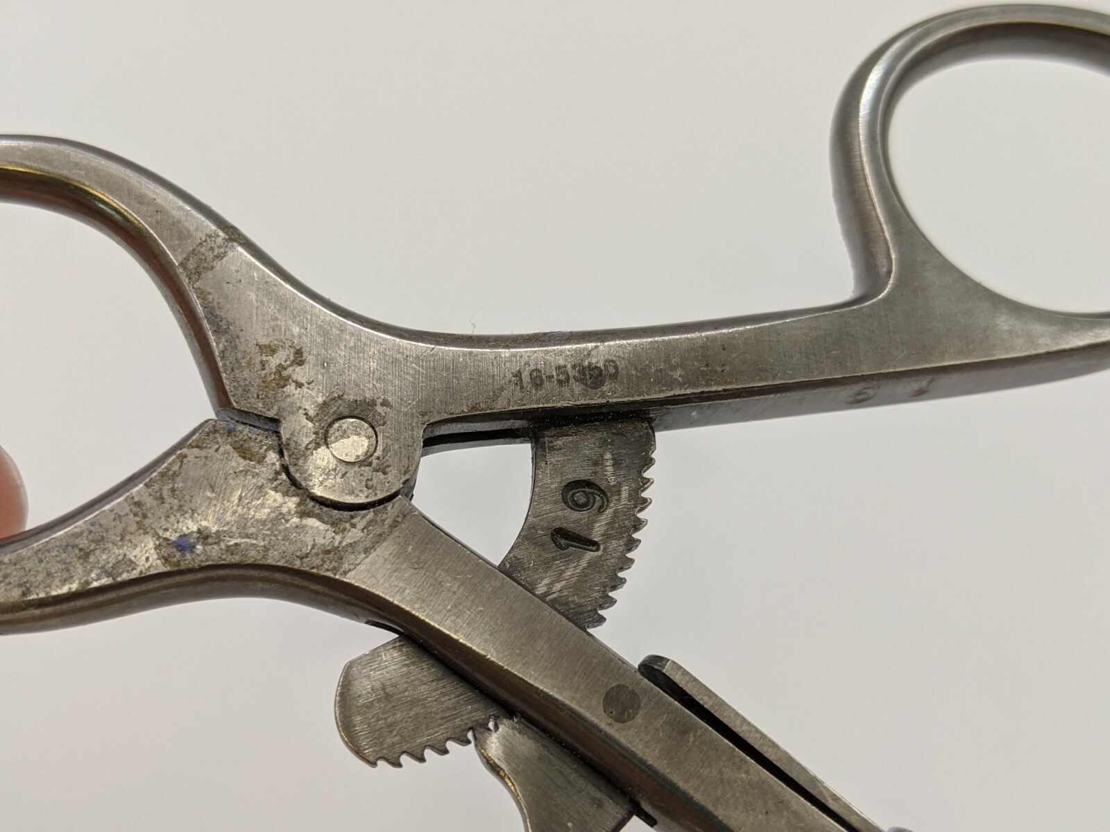 Pilling 16-5360 Self Retaining Weitlaner Retractor 3×4 Blunt Teeth 5-1/2″ USED