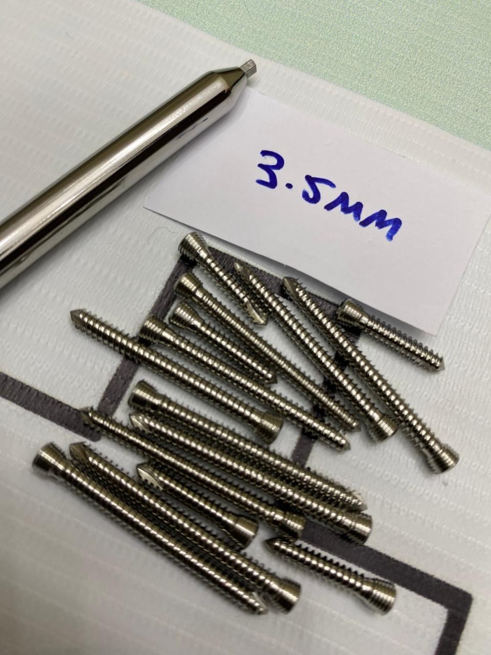 3.5MM Locking Screws Self Tapping 12mm-40mm With Screw Driver 151 Pcs SS