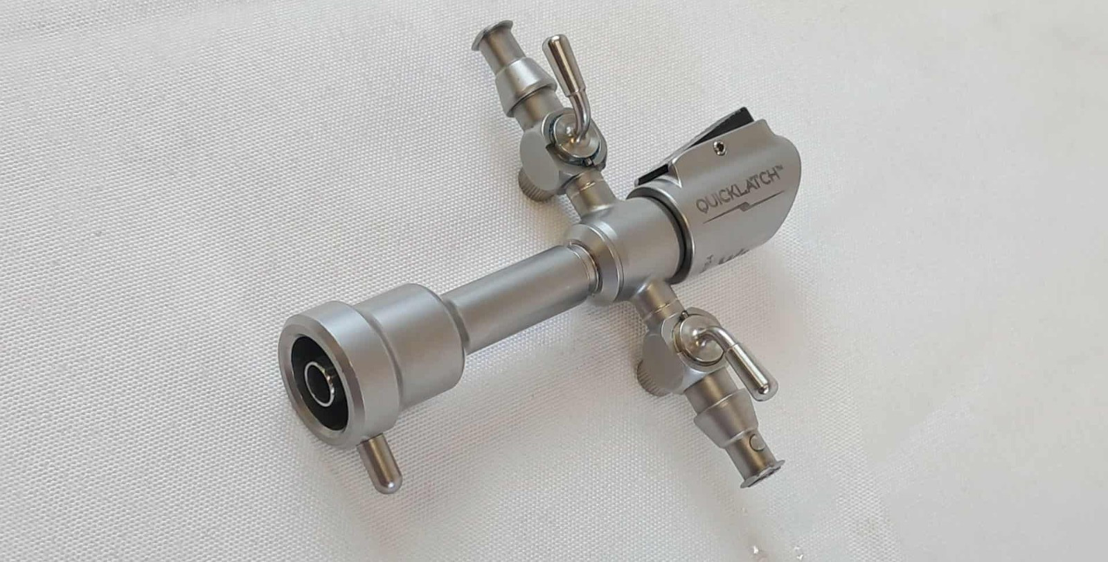 Conmed Linvatec UQL6112, Double Stopcock Quicklatch Bridge