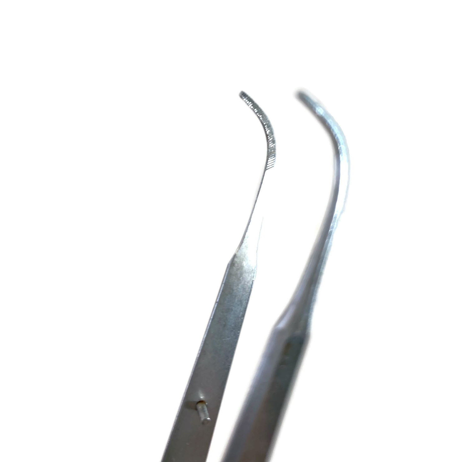 Aesculap BD229R Gerald Dressing Forceps, Curved & Serrated 6-7/8″ A.